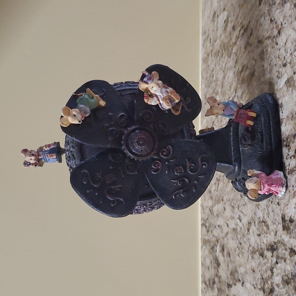 Music box, mice playing on fan